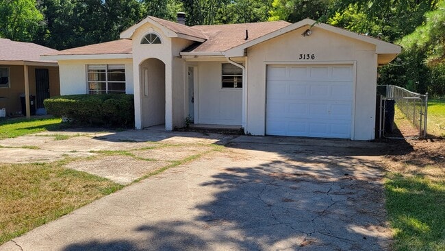 Building Photo - 3136 Seminole Dr