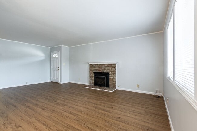 Photo - Beautiful & bright 3 bed / 2 Bath San Brun...