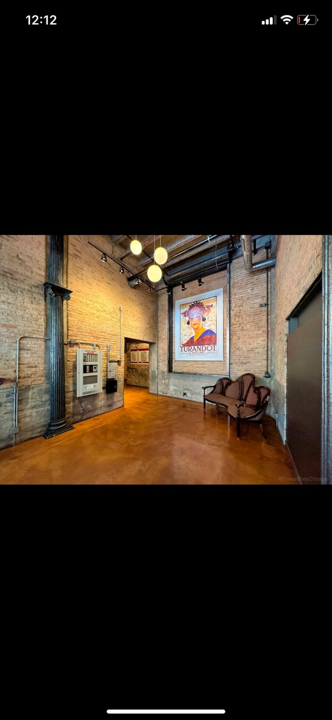 Elegant Entrance - 2545 S Dearborn St Unit Opera Lofts #405