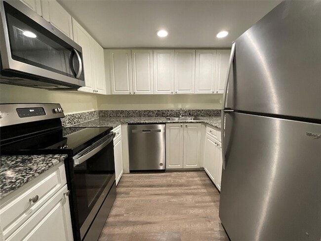 Building Photo - 19455 NE 10th Ave Unit 2-301 Rental
