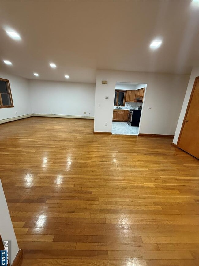 Photo - 967 E 23rd St