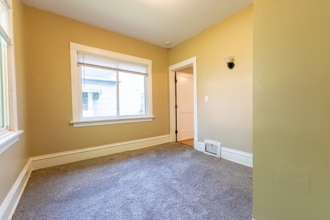 Photo - 3511 Snelling Ave