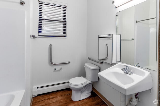 Studio - 400SF - Bathroom