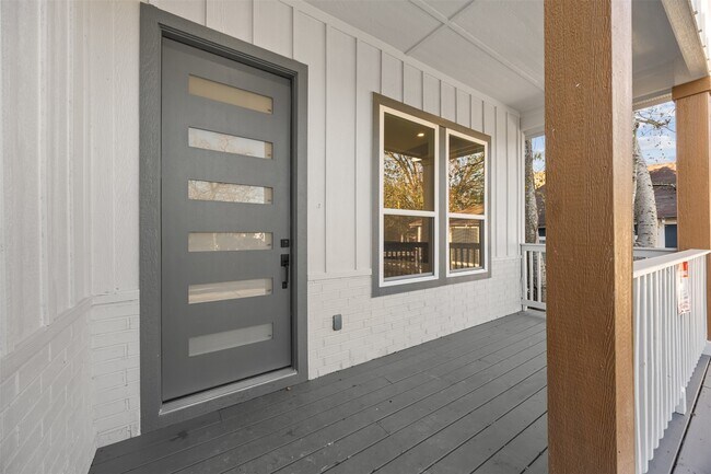 Photo - 610 Lettie St