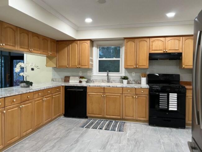 Photo - 12000 Surrey Cir Dr