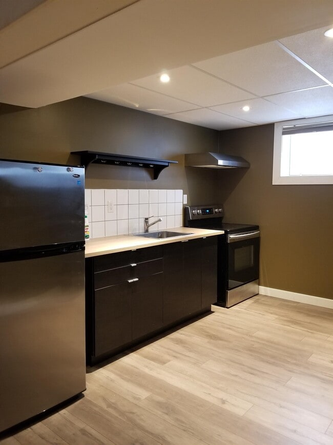 Photo - 2 Bed 1 Bath Unit in Olds, AB Unit Lower