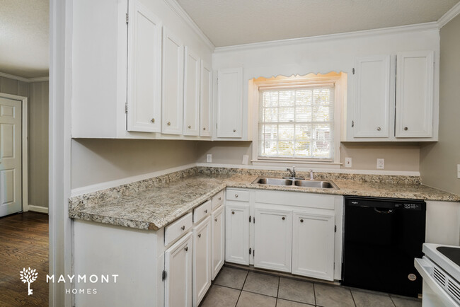 Photo - Charming 3-Bedroom Home with Spacious Back...