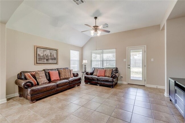 Photo - 3675 Rosalina Loop