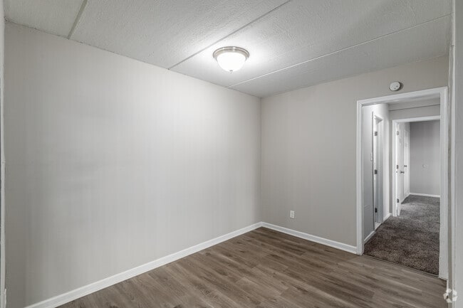 2 BR, 2 BA - 900SF - Dining Room