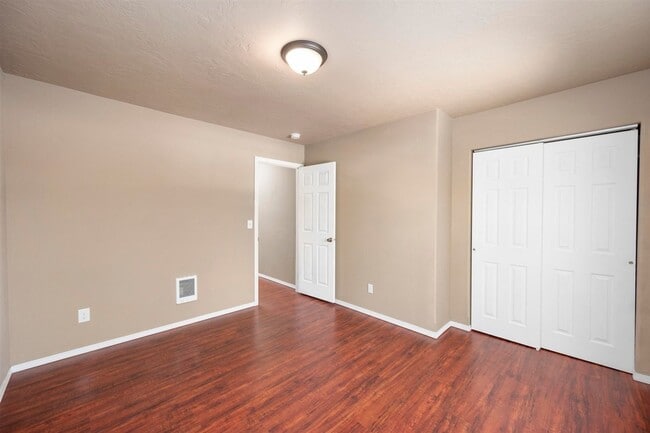 Building Photo - W Shannon Duplex Unit C Rental