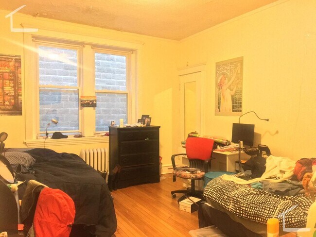 Photo - Great location in Brookline for BU... 2 bed 1 bath!!