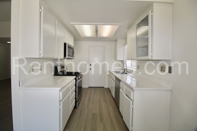 Building Photo - 2723 Malibu Pl