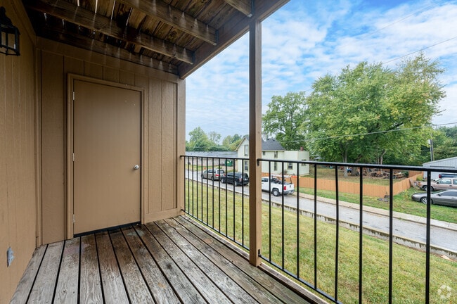 2BR, 1BA - 850SF - Balcony