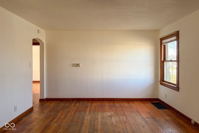 Photo - 217 E 39th St