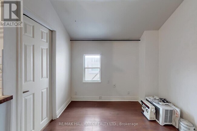 Photo - 557 Parliament St