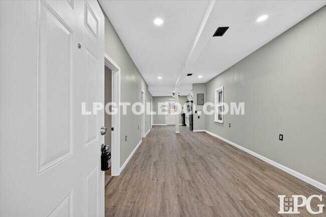 Photo - 2025 Caledonia St