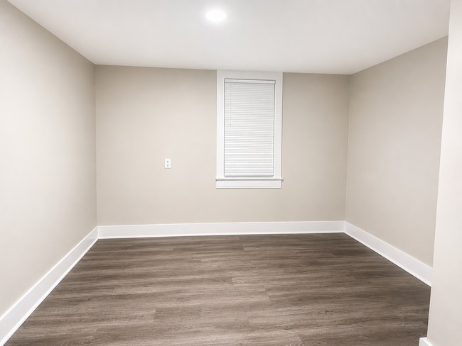 1st floor bedroom - 346 Boston Rd