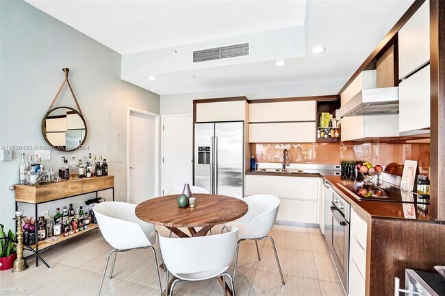 Photo - 1 br, 1.5 bath Condo - 2100 Park Ave Apt 310 Unit Apt 310