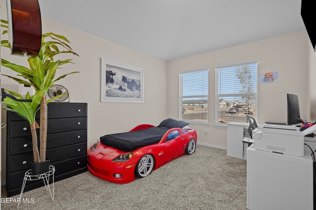 Photo - 5025 Marcella Santillana