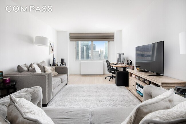 Photo - 212 E 47th St Unidad 21D