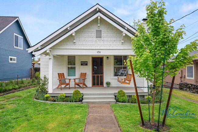 Charming 2-Bedroom Cottage with Modern Com... - Charming 2-Bedroom Cottage with Modern Com... Apartment