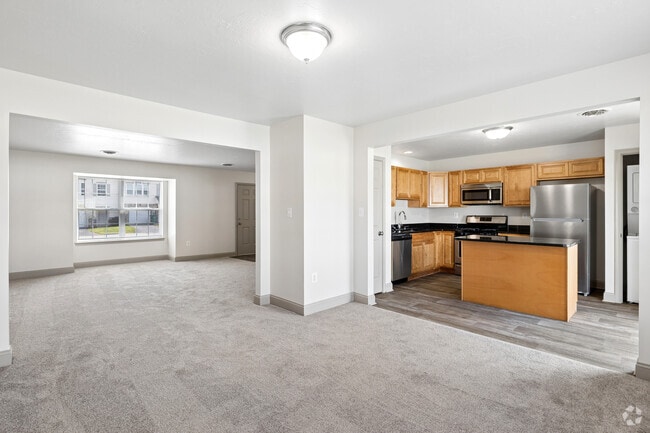 Keryn, 3 habitaciones, 2.5 baños - 1,480 pies cuadrados - Comedor y cocina - Sunpointe Townhomes