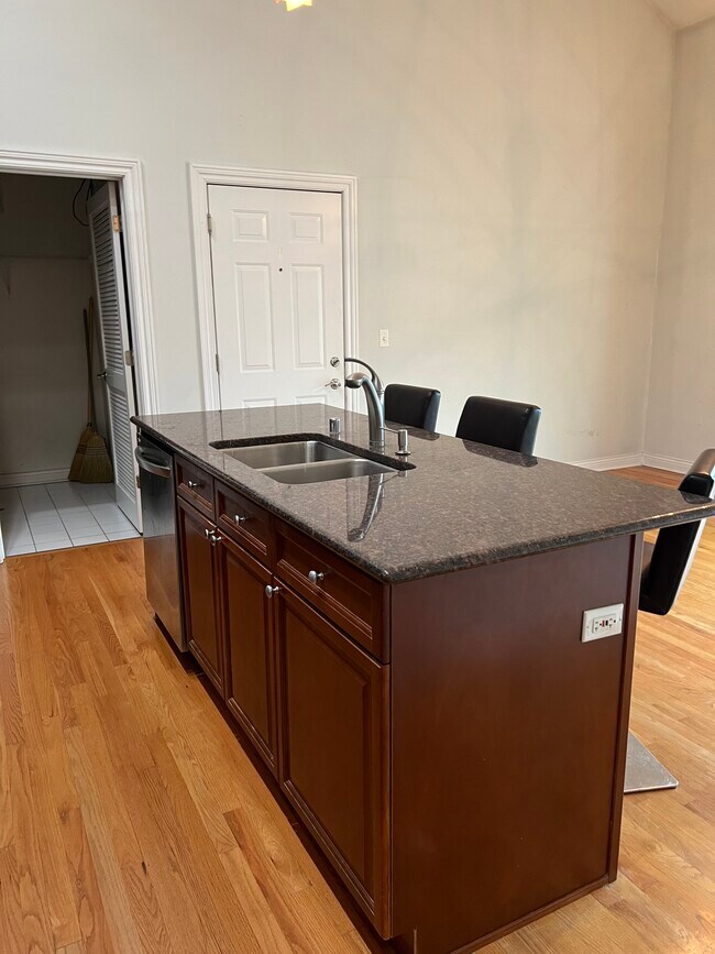 Photo - 930 W Cuyler Ave Unidad 3