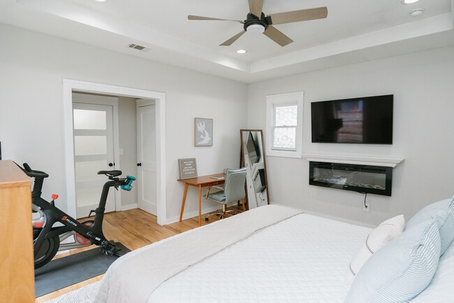 Photo - 733 Bonnie Brae Ave SW