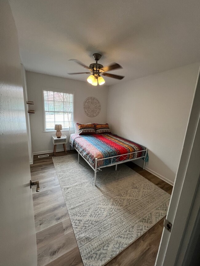 Photo - 2530 Rolling View Dr SE