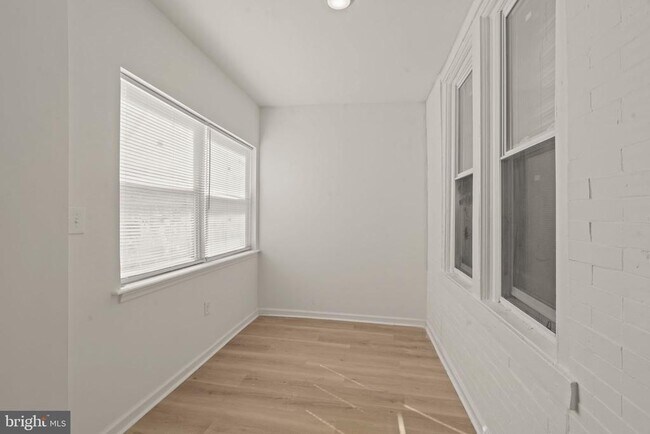 Photo - 19 W Seymour St