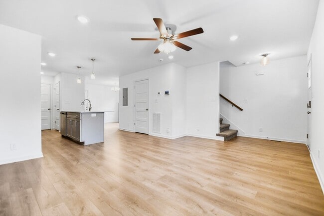 Photo - Pet Friendly Three Bedroom!