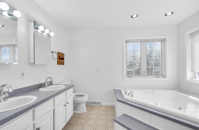 Photo - 108 Miller Ln