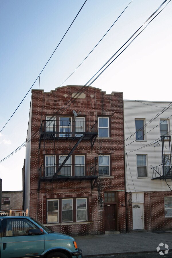 Photo - 2785 W 16th St Apartments