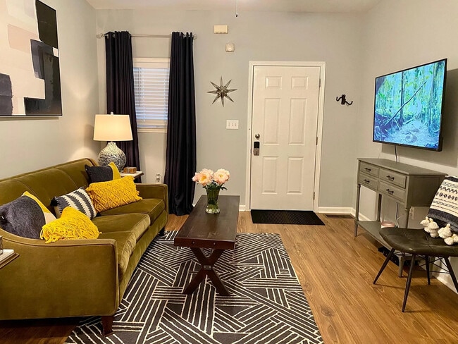 Building Photo - Room in Duplex on Jones Ave NW