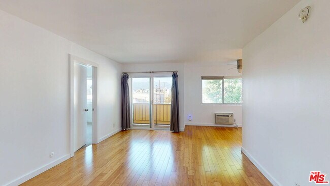 Photo - 525 N Sycamore Ave Unit 411