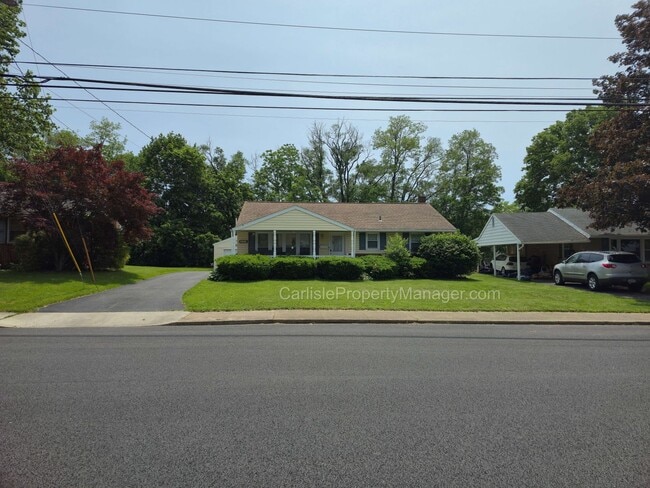 Ranch with partially finished basement, tw... - Ranch with partially finished basement, tw... House