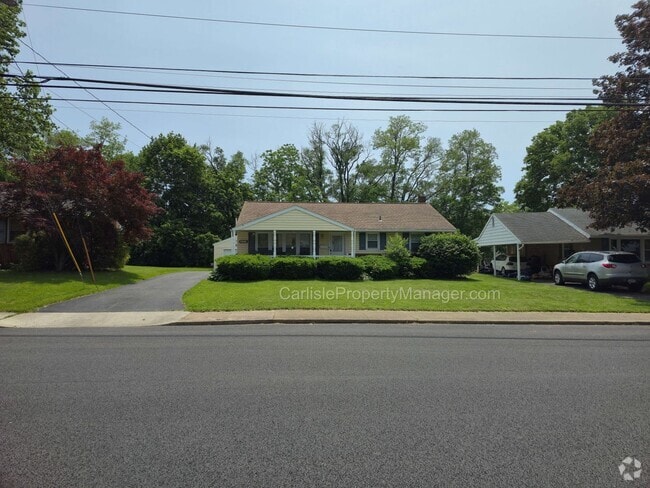 Building Photo - Ranch with partially finished basement, tw... Rental