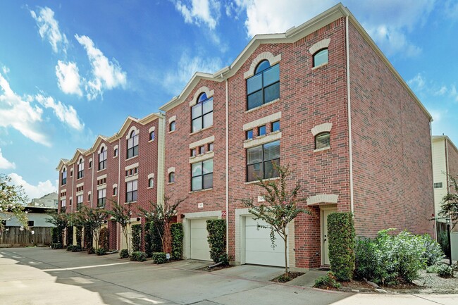 Photo - 8715 Meadowcroft Dr Unit 901