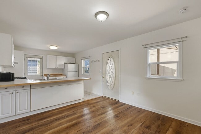 Photo - 127 Plymouth St NW
