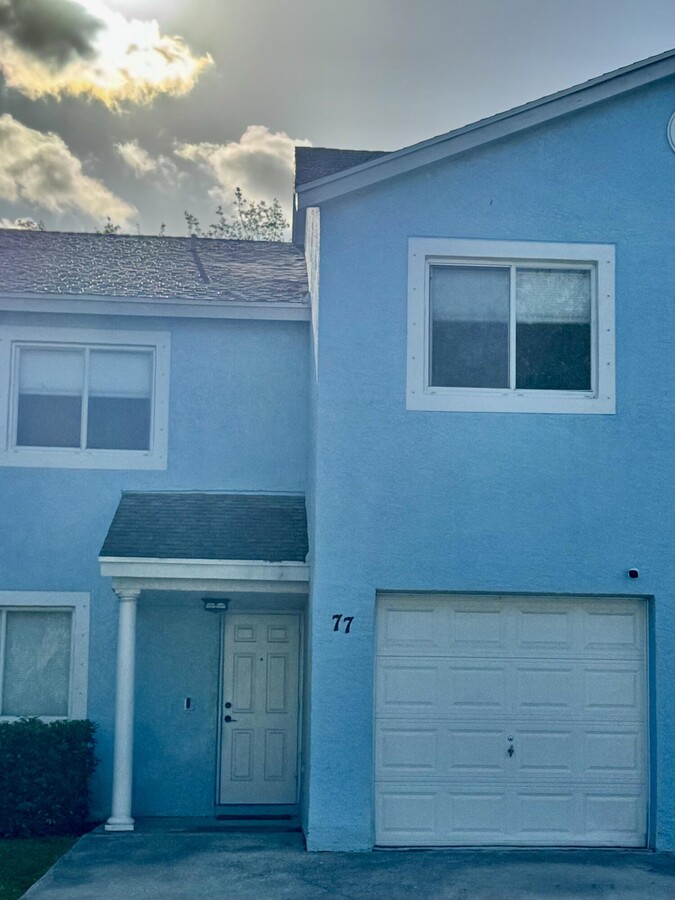 Photo - 77 Fairways Ln Townhome