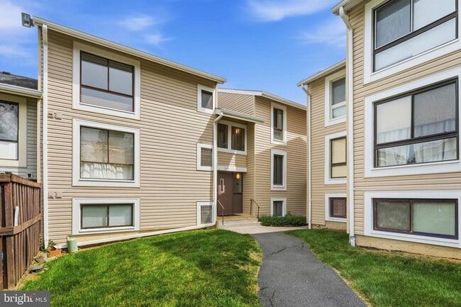Building Photo - 8604 Village Way