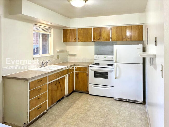 Photo - 1307 Castlerock Dr