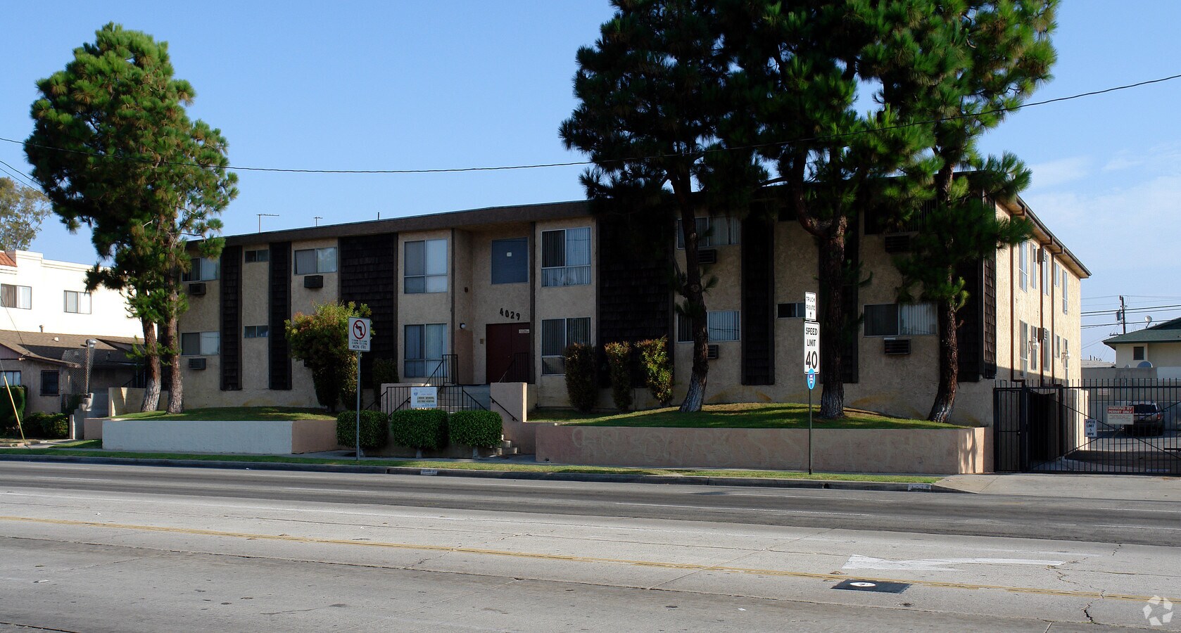 4029 W Rosecrans Ave - 4029 W Rosecrans Ave