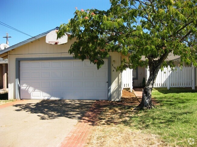 Building Photo - Nice Duplex in Lake California Rental