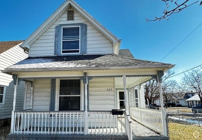 Building Photo - Spacious 3 Bedroom 1 Bath House