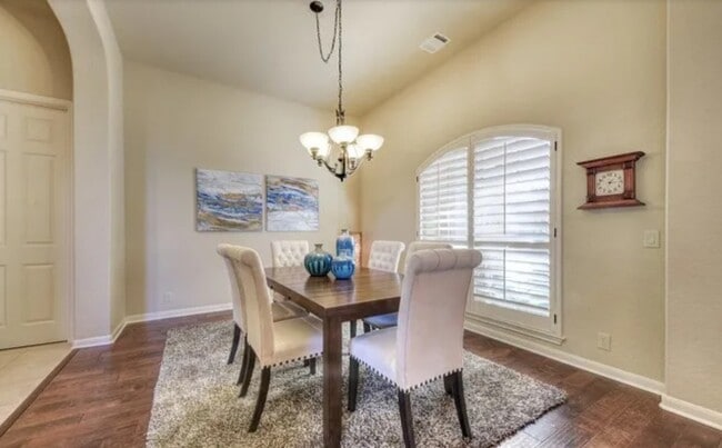 Photo - 3207 Medaris Ln
