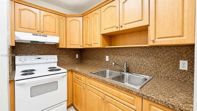 Photo - 9100 SW 137th Ter Unit 4-3
