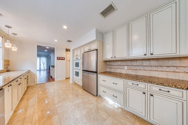 Building Photo - 2819 Bering Dr Rental