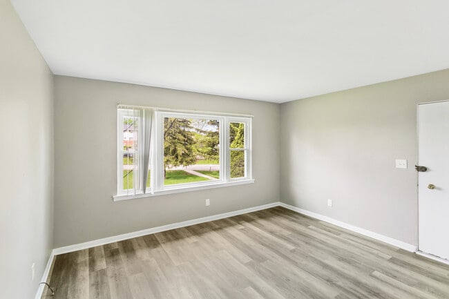 Photo - 991 Tollview Ave Unit 4