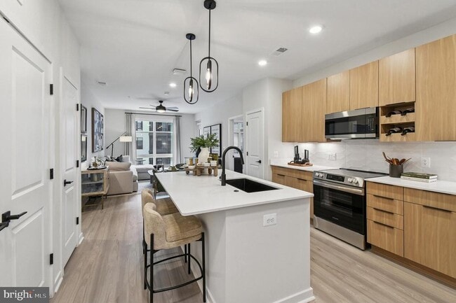 Building Photo - 43601 Charitable St Unit 301